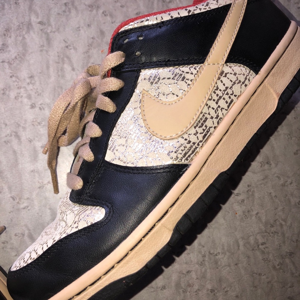 Vintage NIKE shoes - Picture 2 of 4